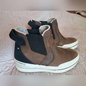 Women's Wolverine deck boots size 8